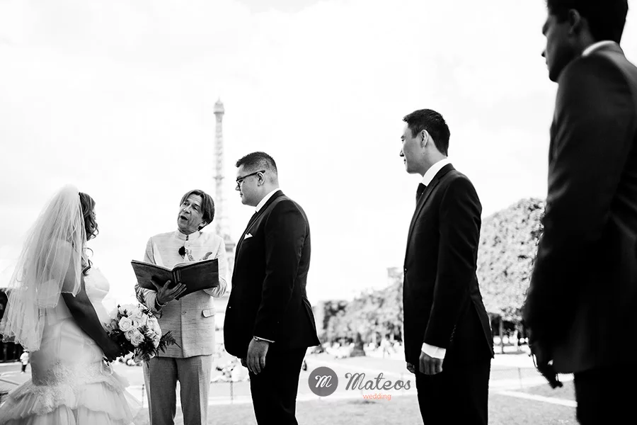 intimate wedding in paris