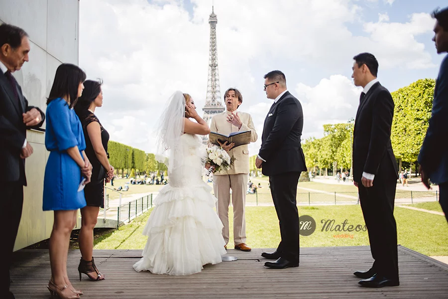 intimate wedding in paris