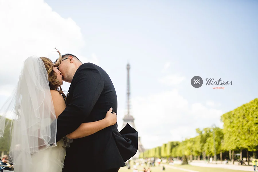 intimate wedding in paris