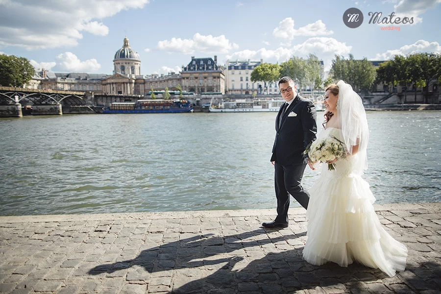 intimate wedding in paris