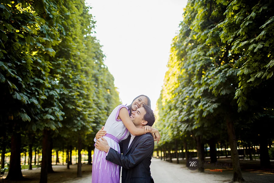 paris photographer for pre wedding session in paris 06