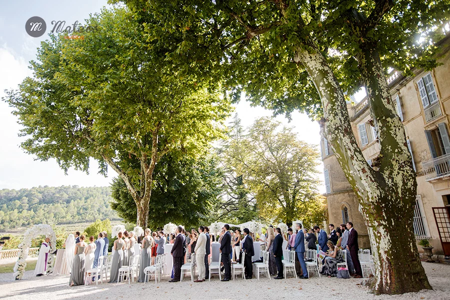 wedding at chateau de robernier, provence