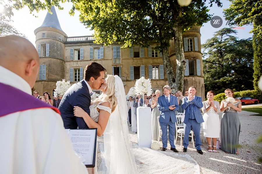 wedding at chateau de robernier, provence