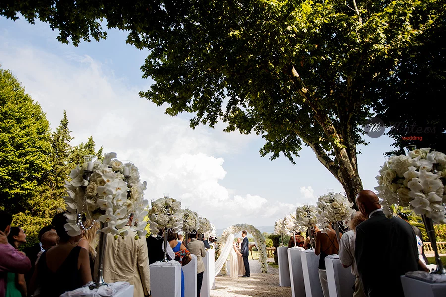 wedding at chateau de robernier, provence
