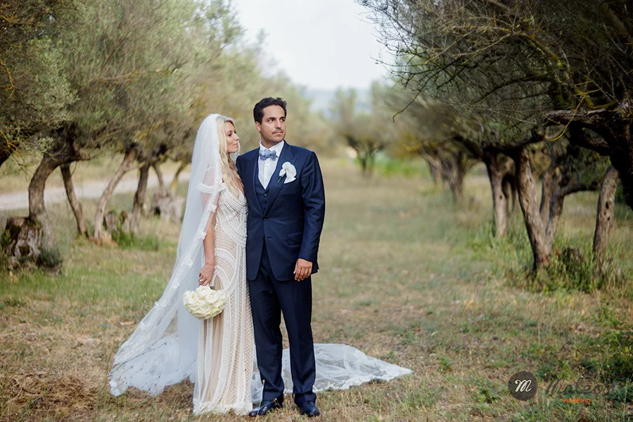wedding at chateau de robernier, provence