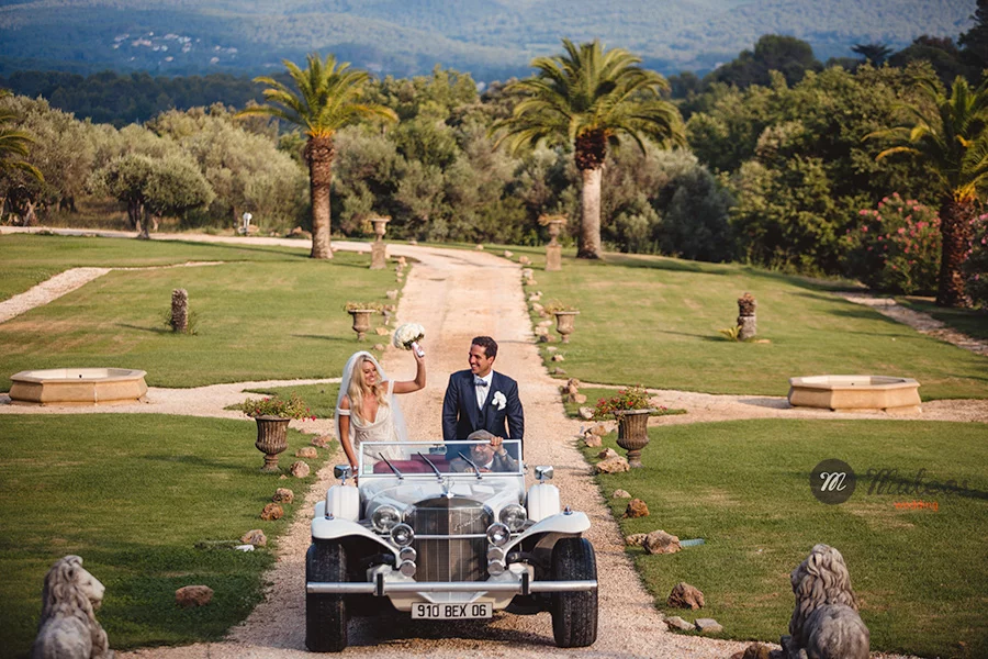 wedding at chateau de robernier, provence