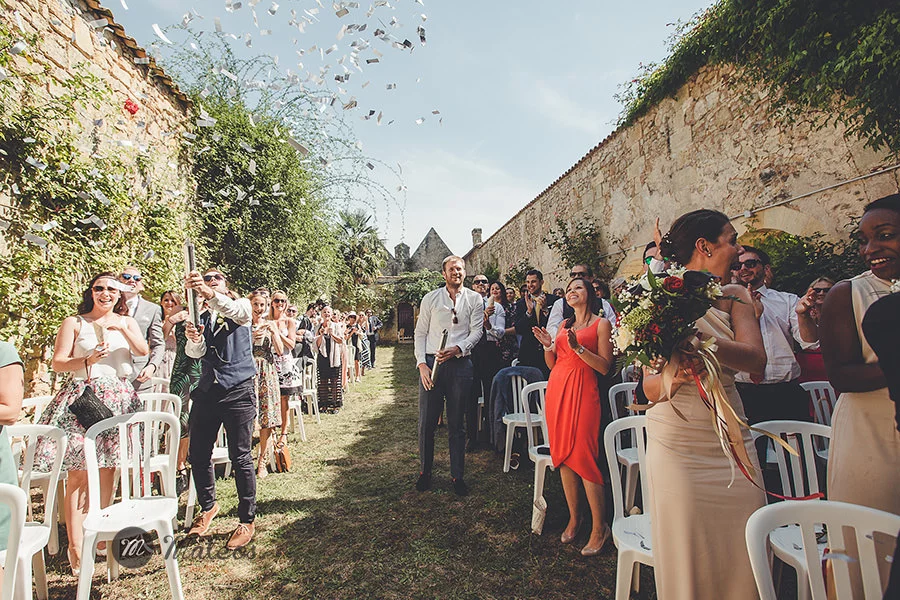 journalistic approach for happy wedding in bordeaux, Tabanac