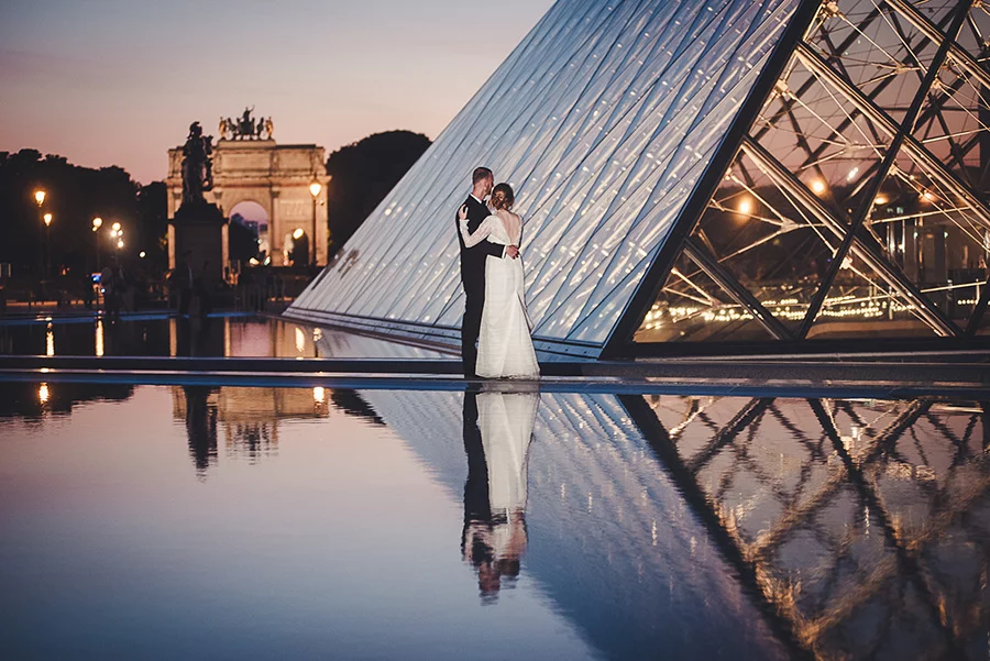 elopement in paris, louvre pyramid